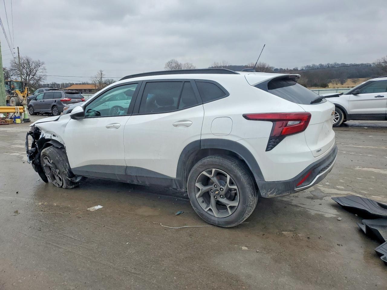 2025 CHEVROLET TRAX 1LT photo 2