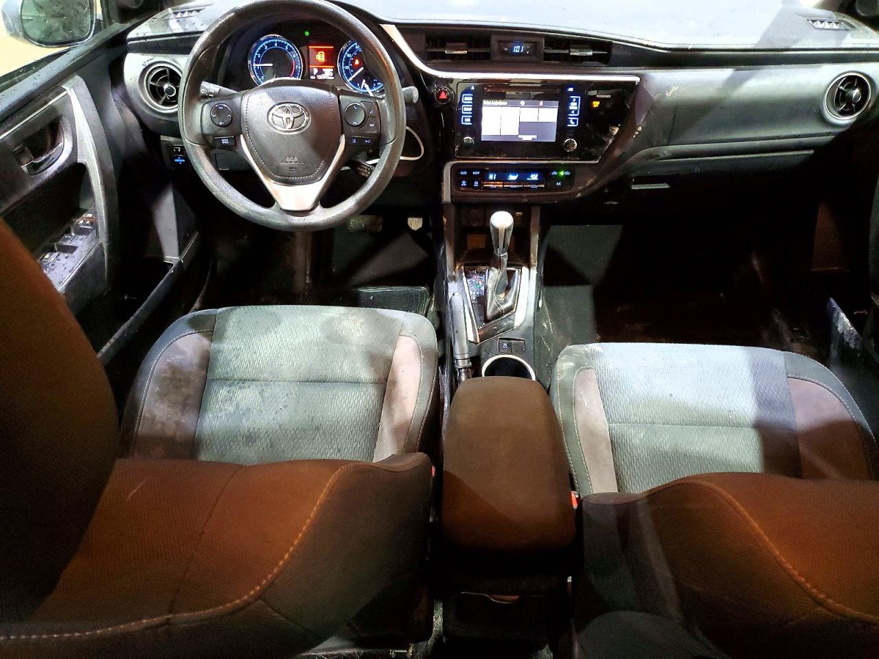 2017 TOYOTA COROLLA LE photo 15