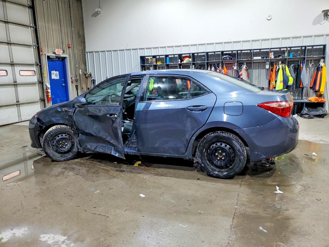 2017 TOYOTA COROLLA LE photo 3