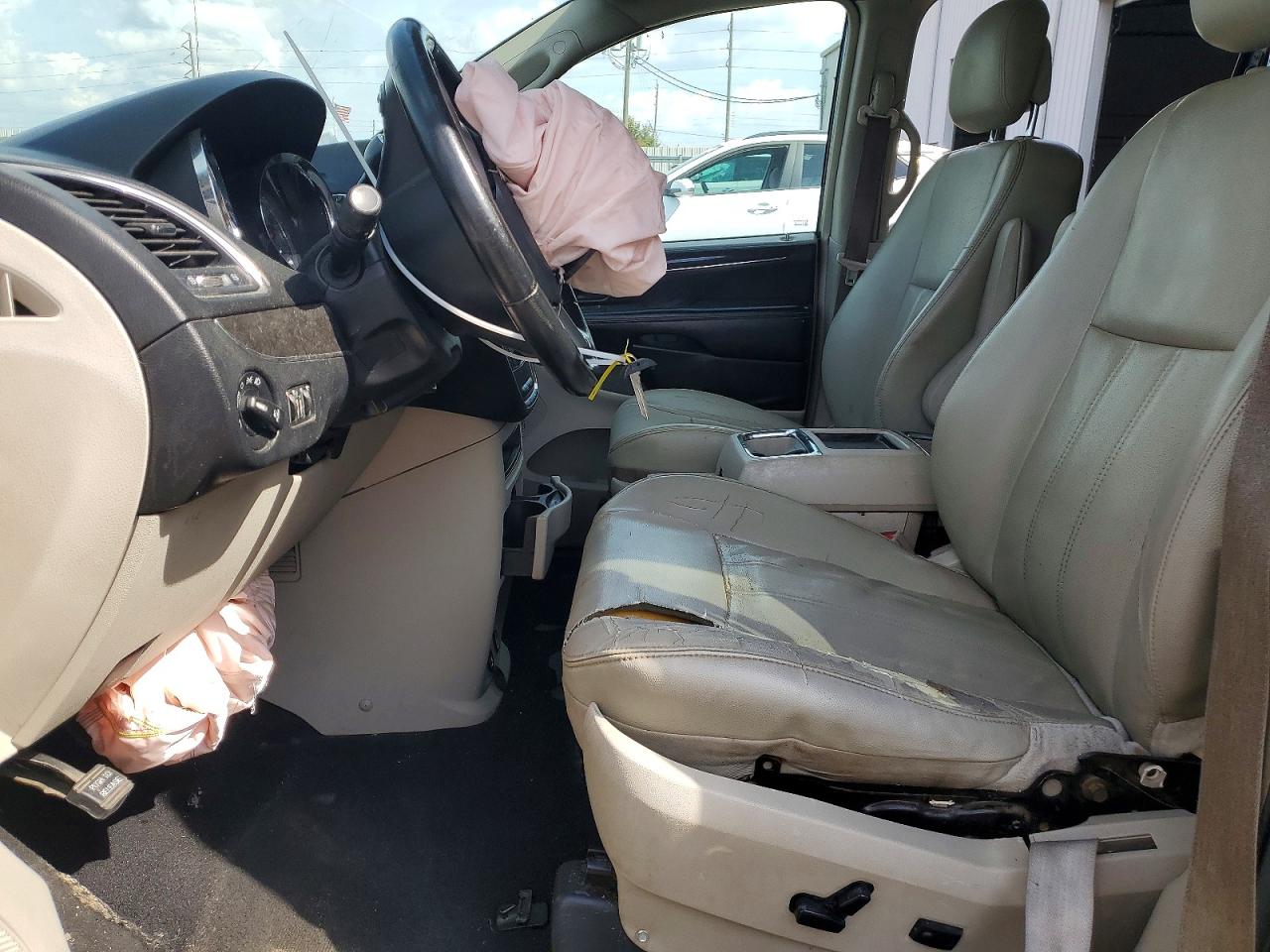 2013 CHRYSLER TOWN & COUNTRY TOURING photo 7