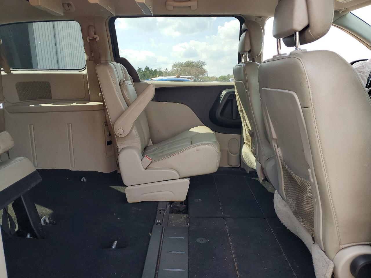 2013 CHRYSLER TOWN & COUNTRY TOURING photo 11