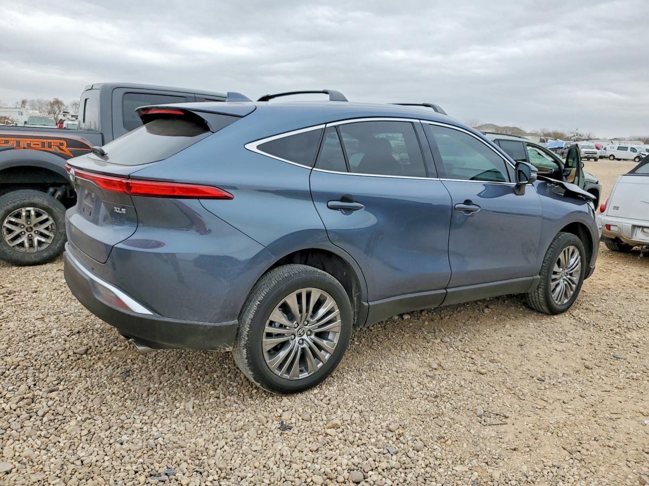 2023 TOYOTA VENZA LE photo 5