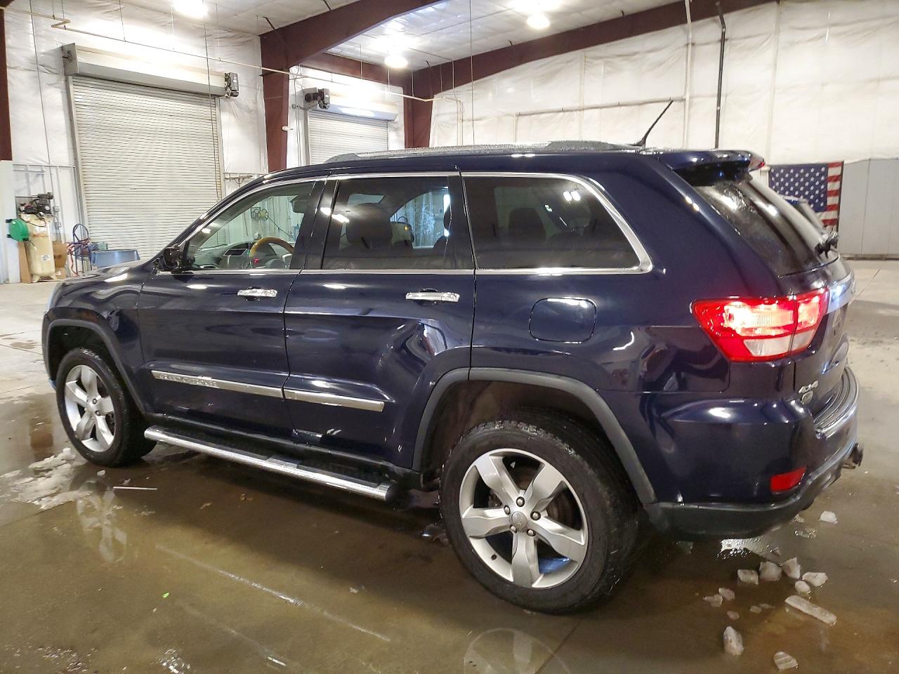 2012 JEEP GRAND CHEROKEE OVERLAND photo 2