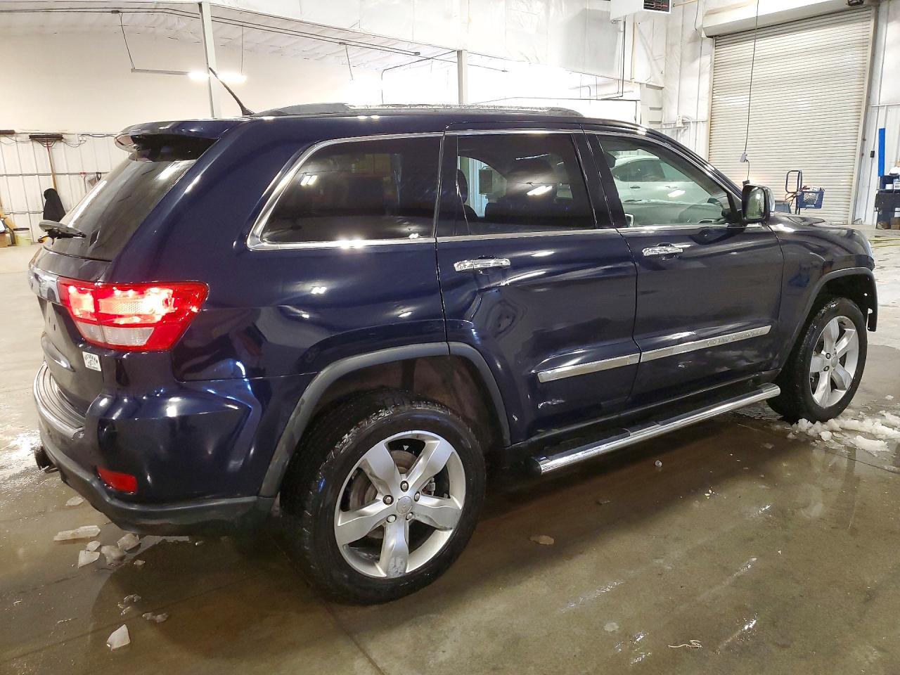 2012 JEEP GRAND CHEROKEE OVERLAND photo 3