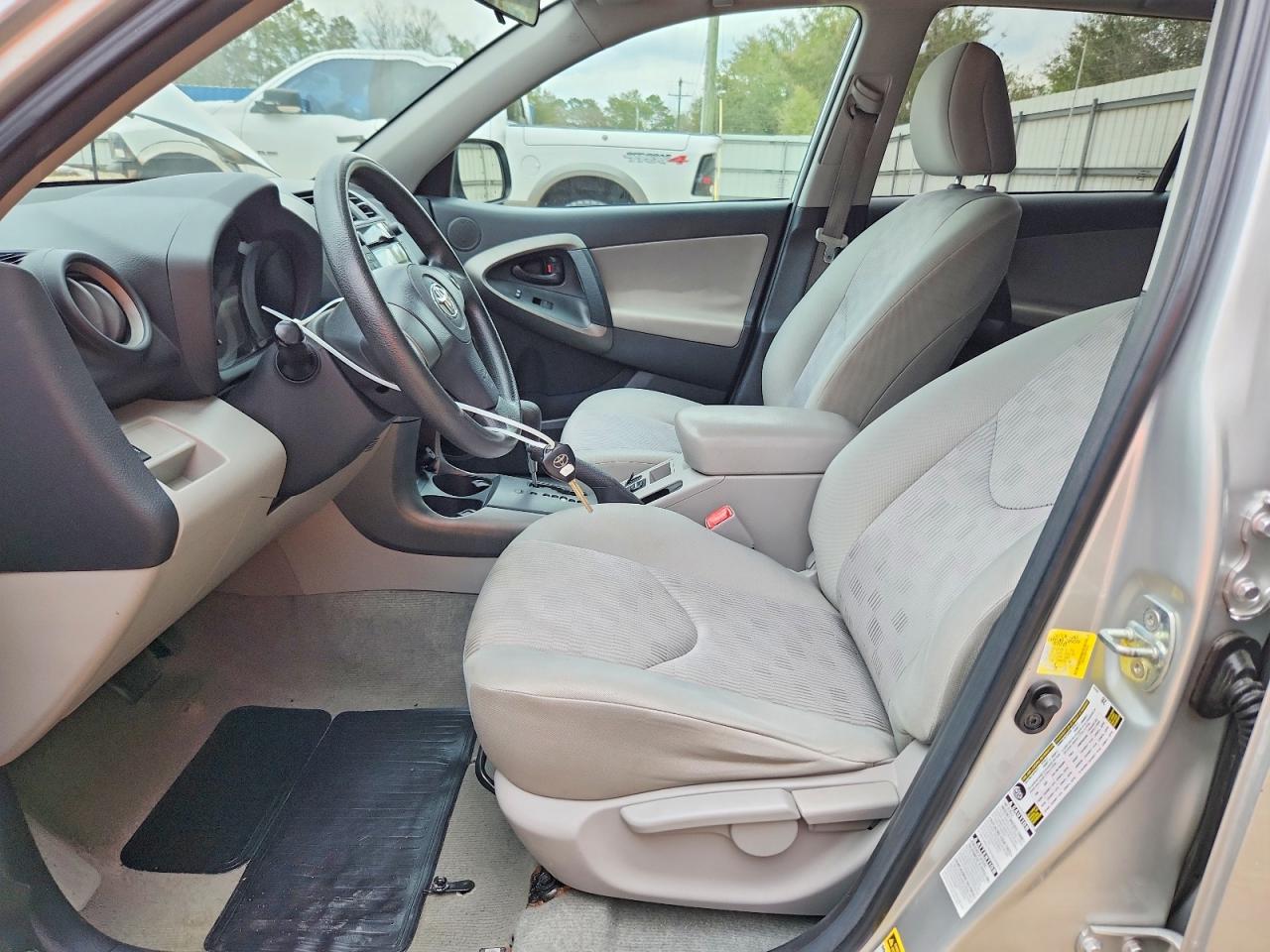 2011 TOYOTA RAV4 BASE photo 19