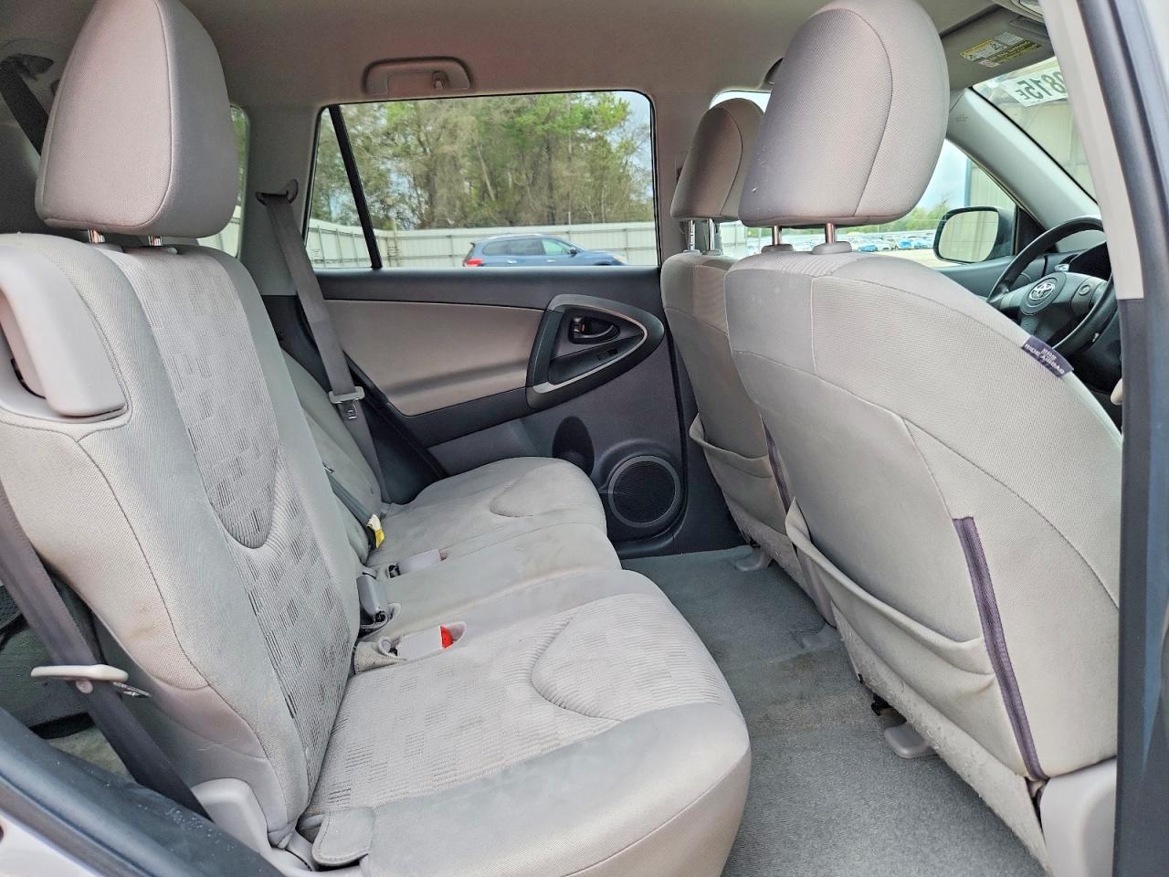 2011 TOYOTA RAV4 BASE photo 31
