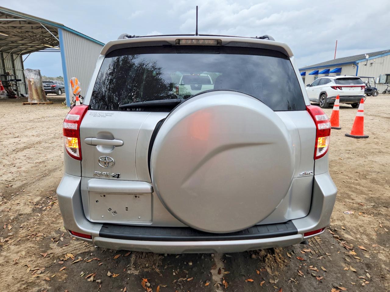 2011 TOYOTA RAV4 BASE photo 16