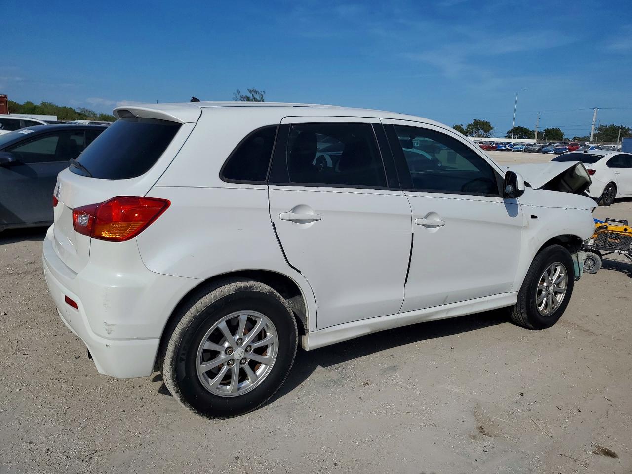 2011 MITSUBISHI OUTLANDER SPORT ES photo 3