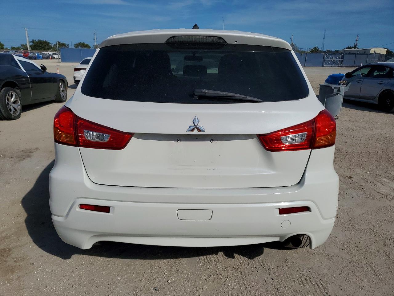 2011 MITSUBISHI OUTLANDER SPORT ES photo 6