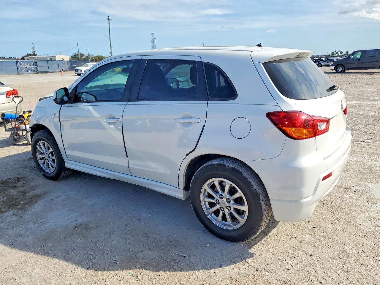 2011 MITSUBISHI OUTLANDER SPORT ES photo 2