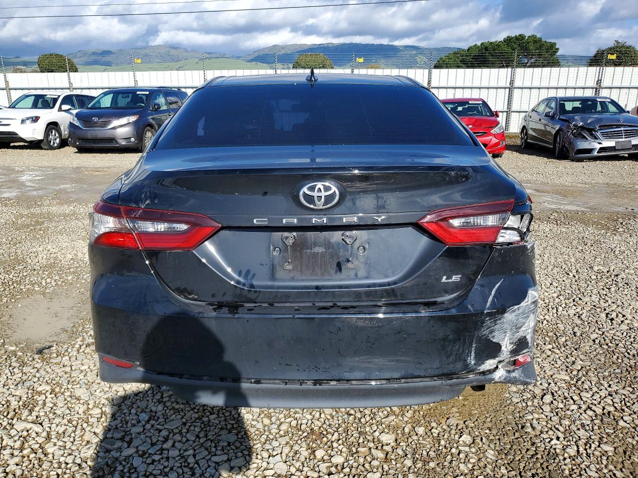 2022 TOYOTA CAMRY LE photo 11