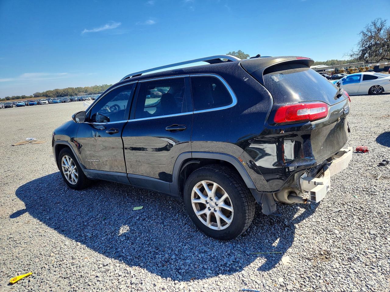 2015 JEEP CHEROKEE LATITUDE photo 4