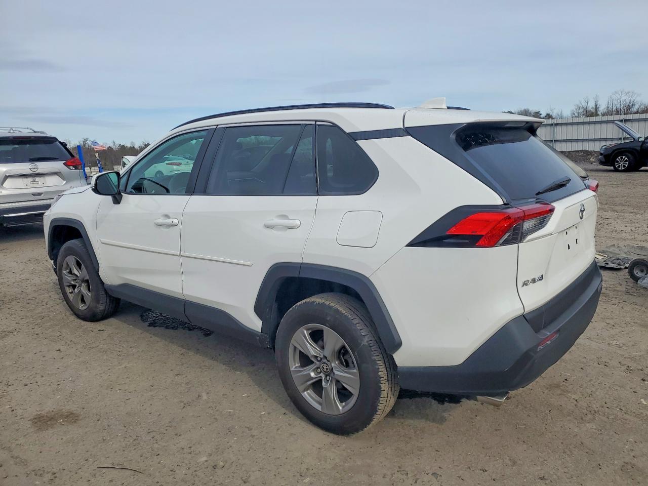 2024 TOYOTA RAV4 XLE photo 3