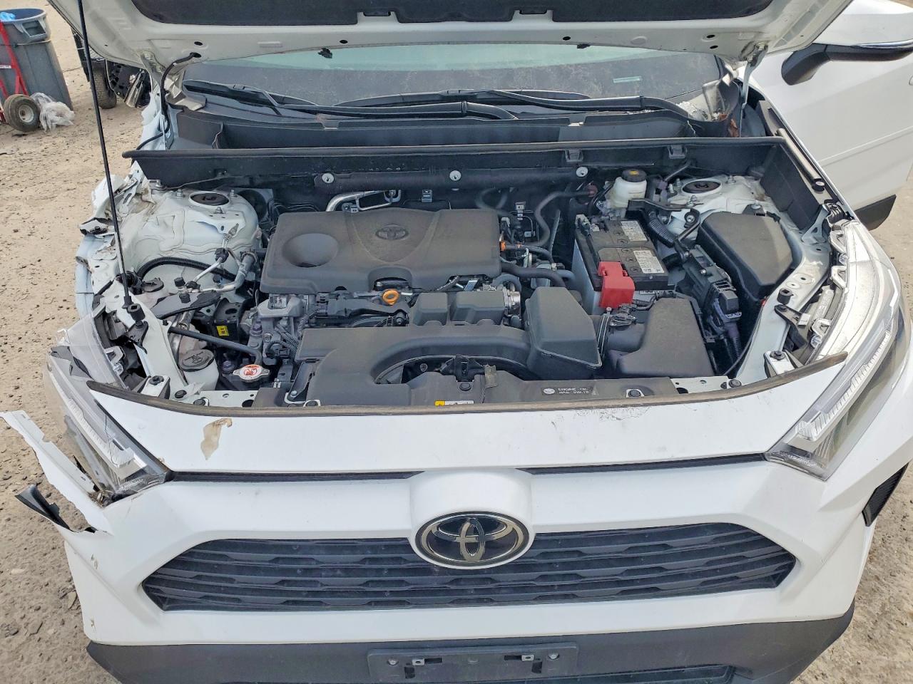 2024 TOYOTA RAV4 XLE photo 23