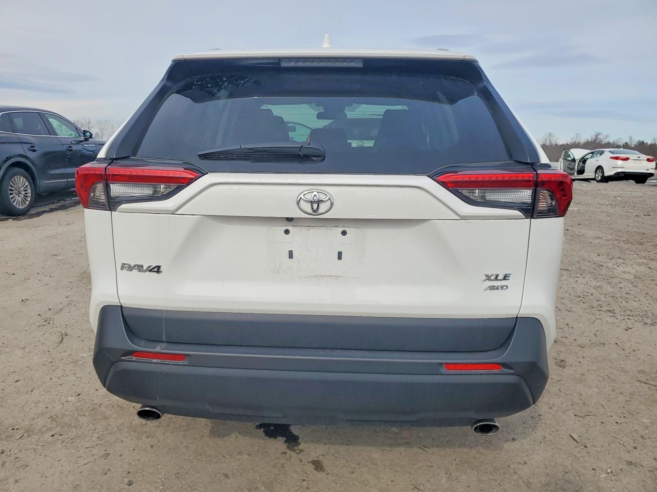 2024 TOYOTA RAV4 XLE photo 11