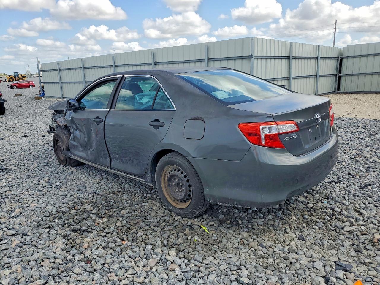 2012 TOYOTA CAMRY LE photo 3