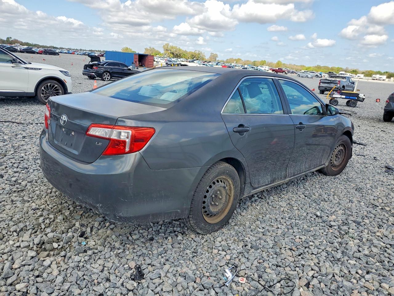 2012 TOYOTA CAMRY LE photo 5