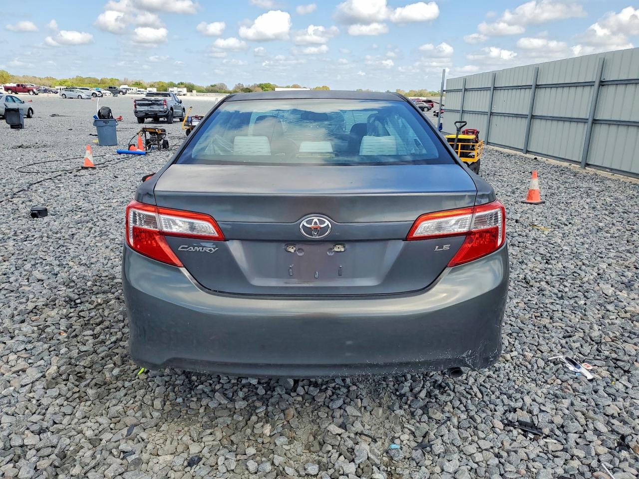 2012 TOYOTA CAMRY LE photo 11