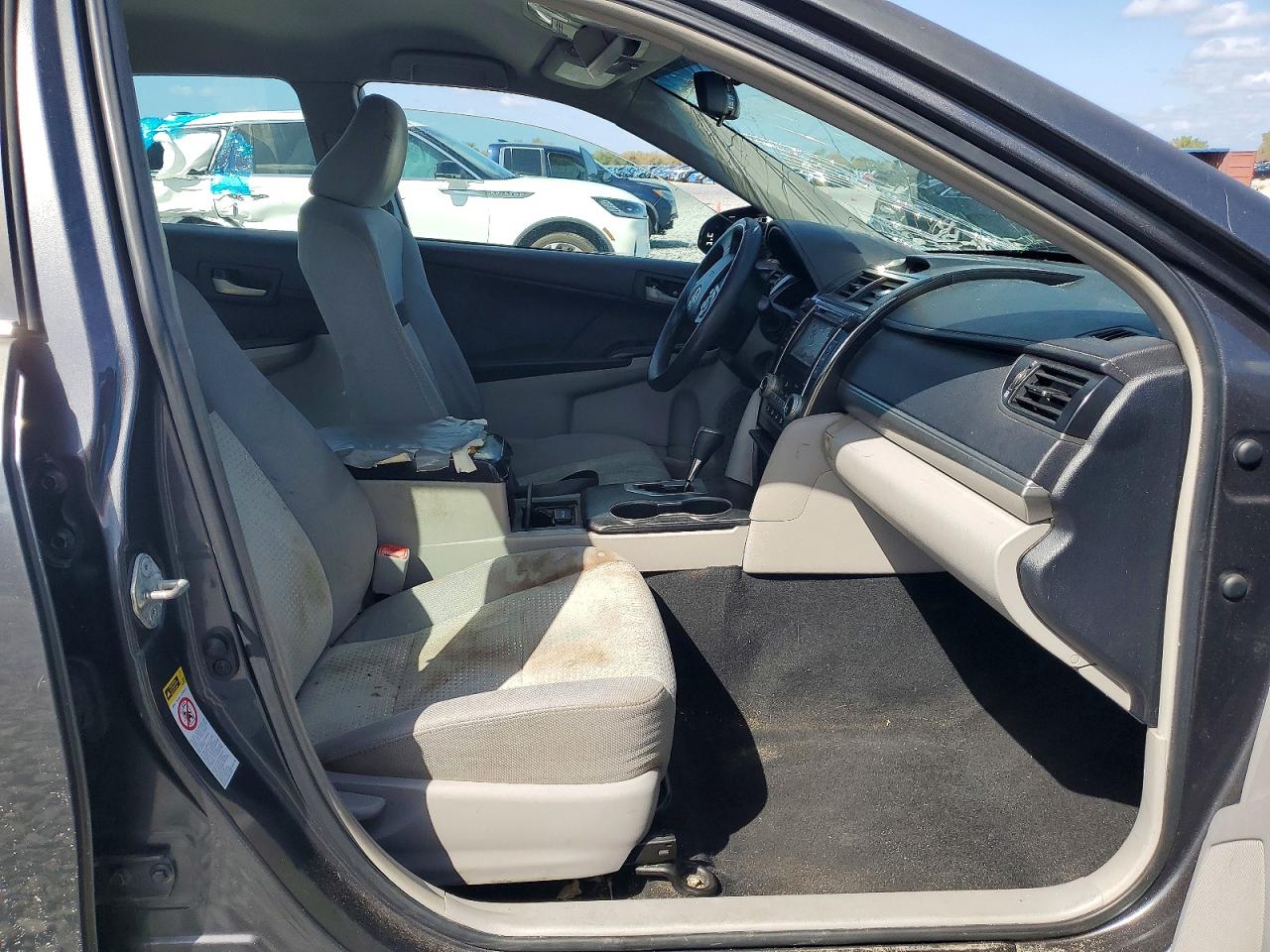 2012 TOYOTA CAMRY LE photo 13