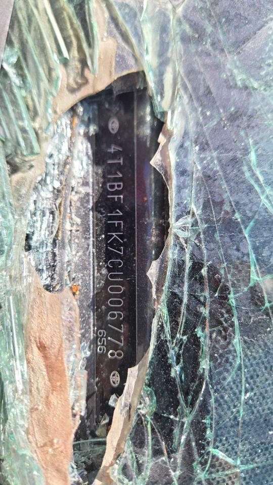 2012 TOYOTA CAMRY LE photo 25