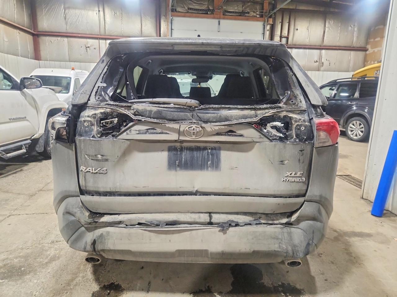 2021 TOYOTA RAV4 XLE photo 16
