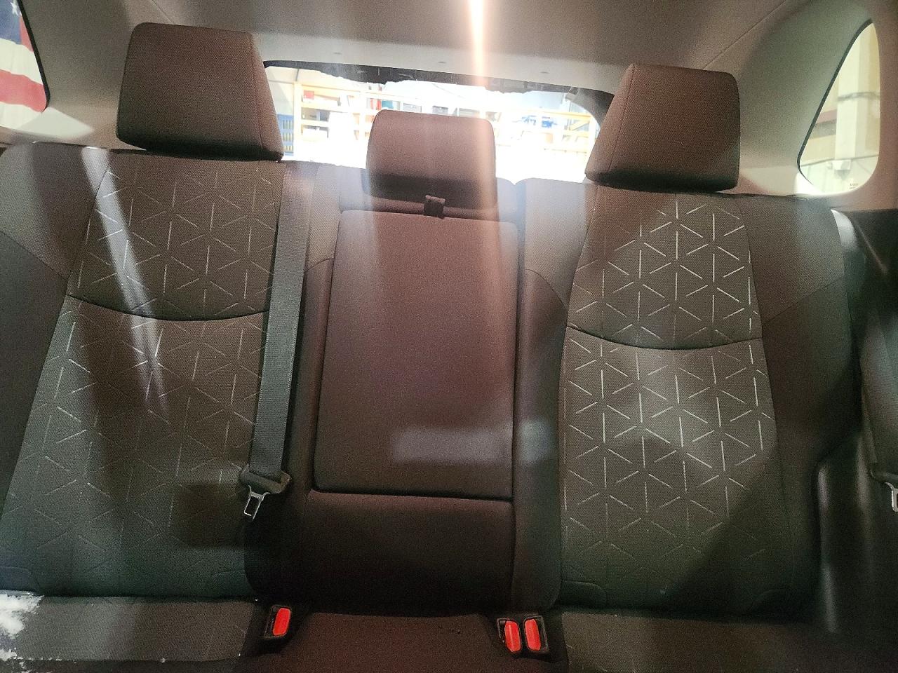 2021 TOYOTA RAV4 XLE photo 28