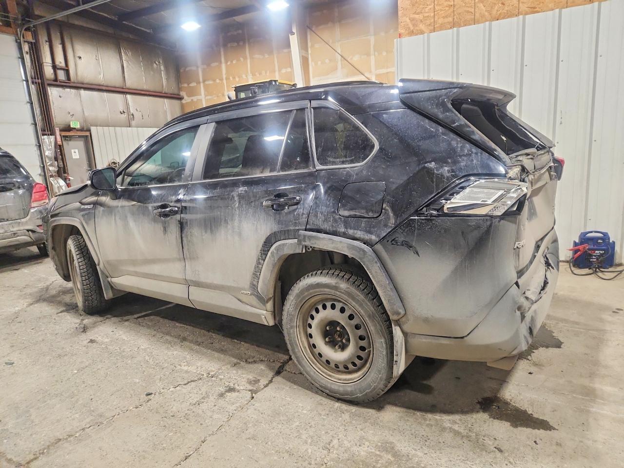 2021 TOYOTA RAV4 XLE photo 4