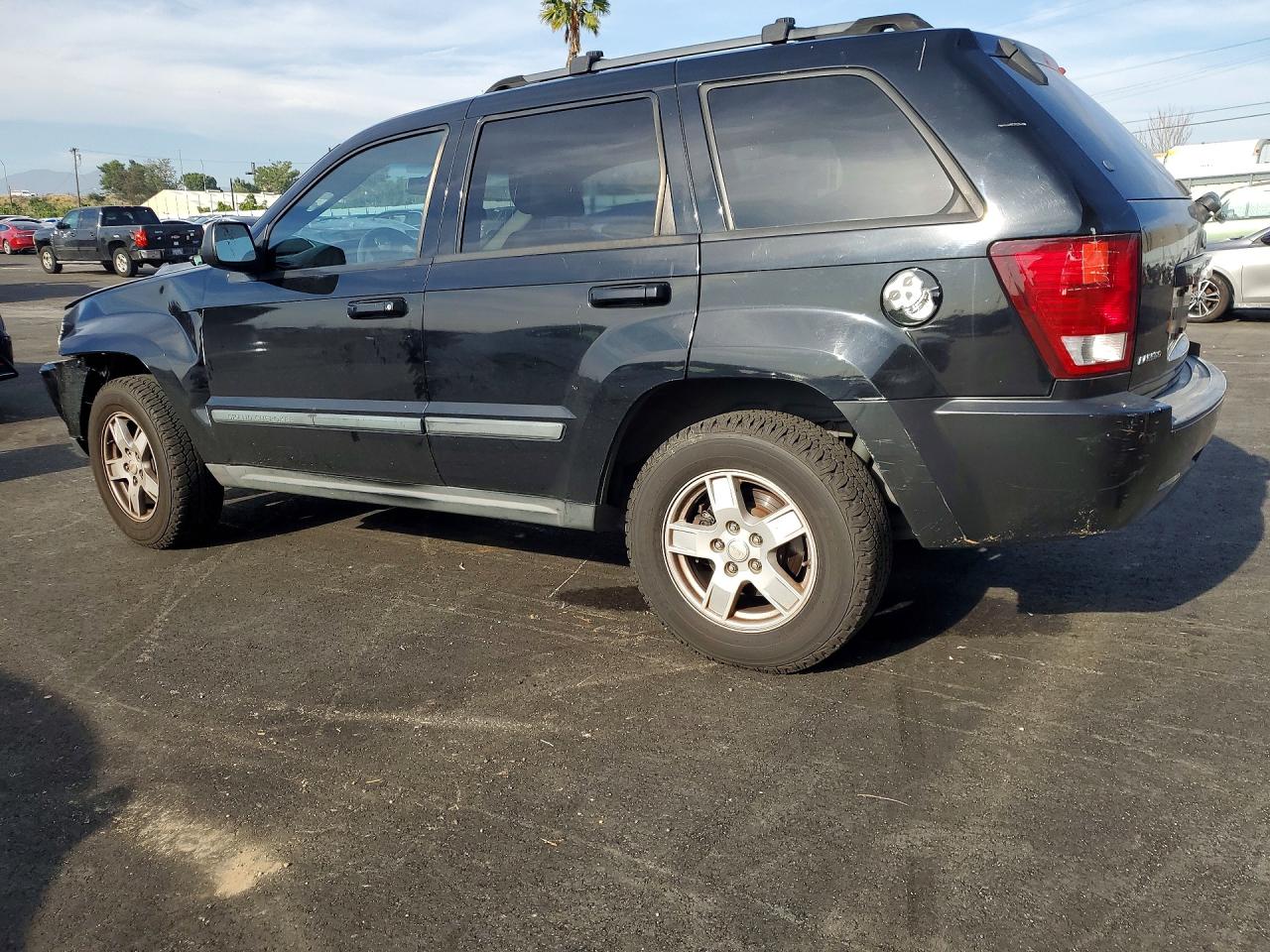 2007 JEEP GRAND CHEROKEE LAREDO photo 2