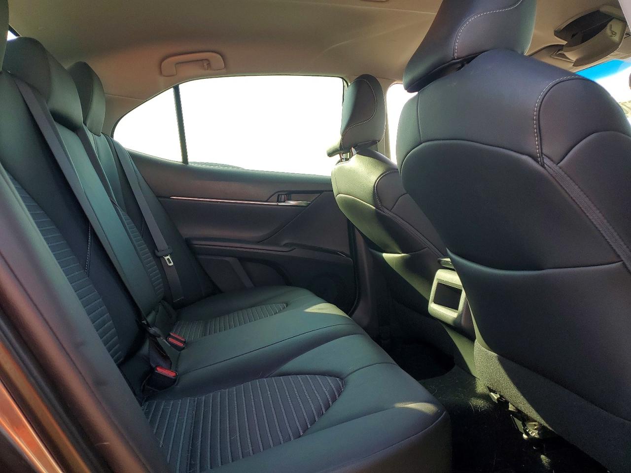 2018 TOYOTA CAMRY SE photo 10