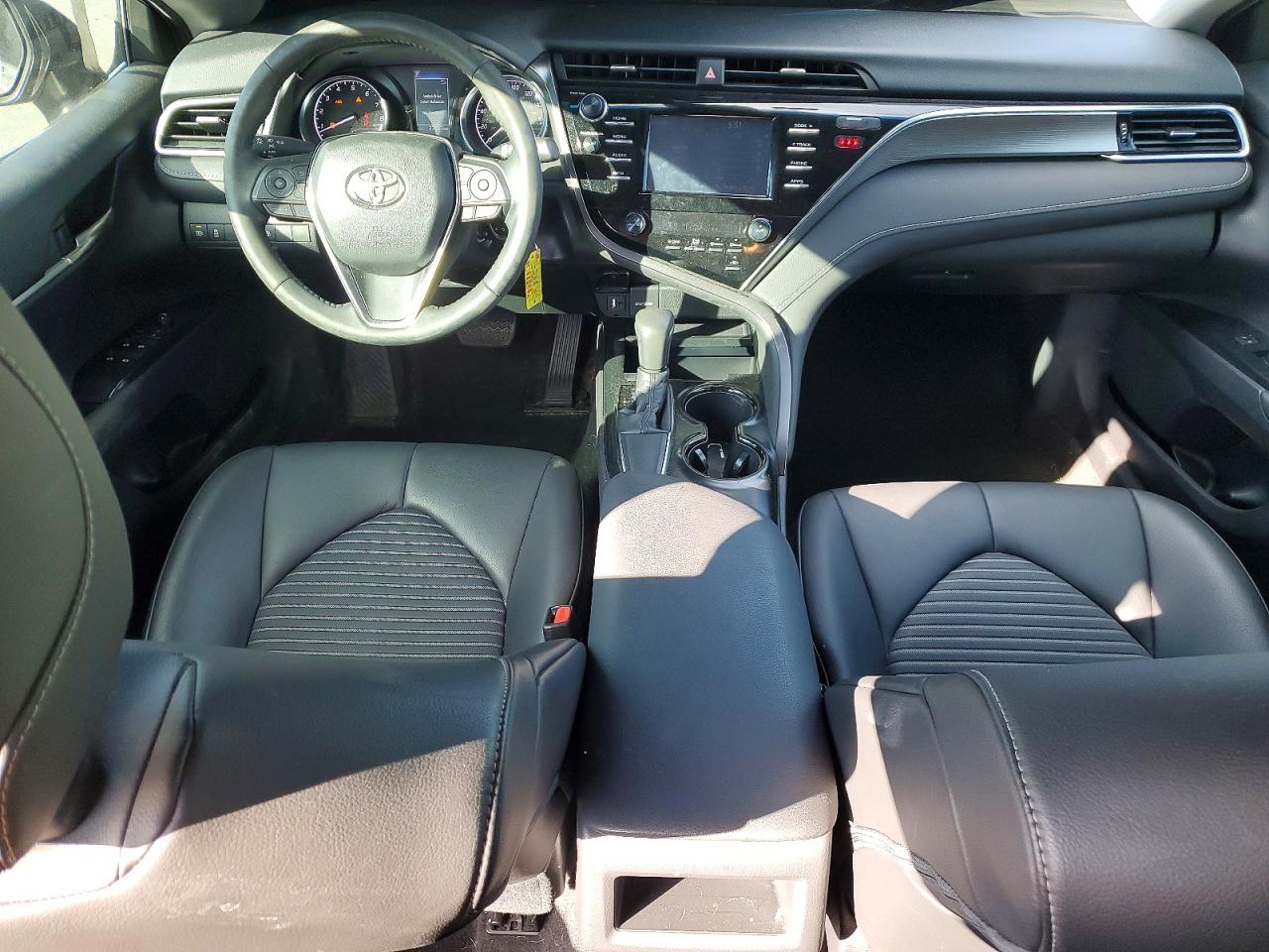 2018 TOYOTA CAMRY SE photo 8