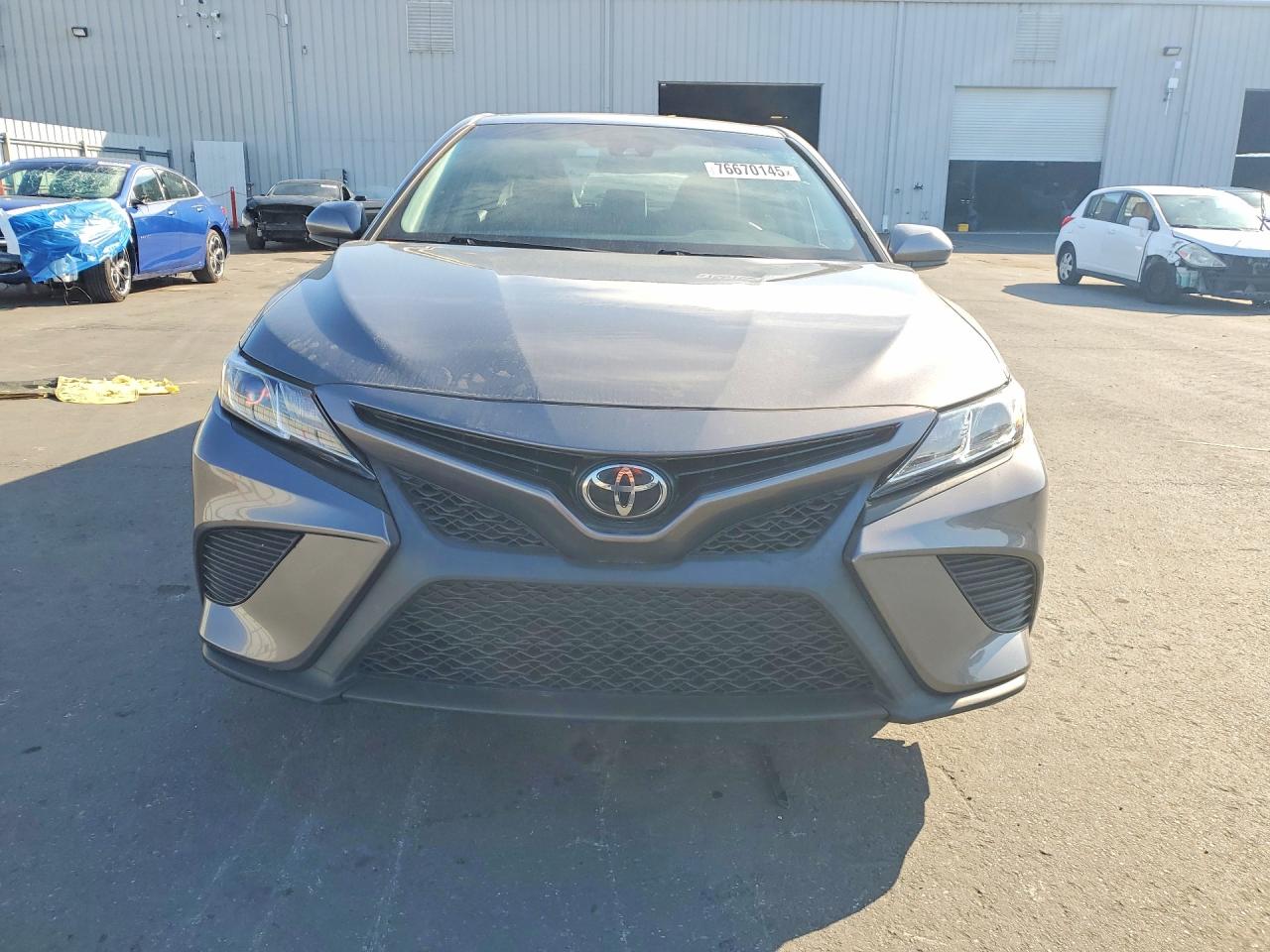 2018 TOYOTA CAMRY SE photo 5