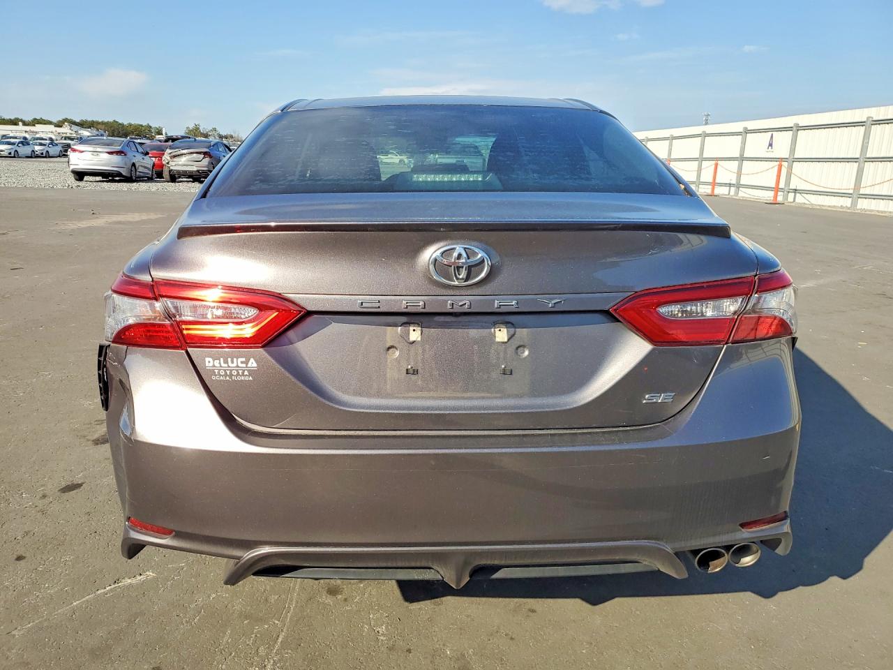 2018 TOYOTA CAMRY SE photo 6