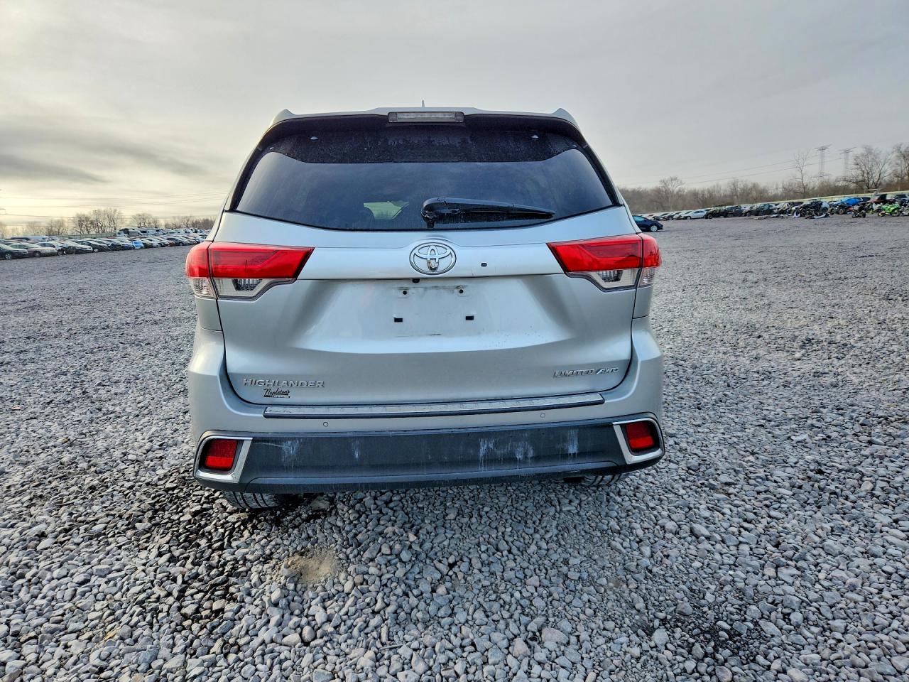2018 TOYOTA HIGHLANDER LIMITED photo 11