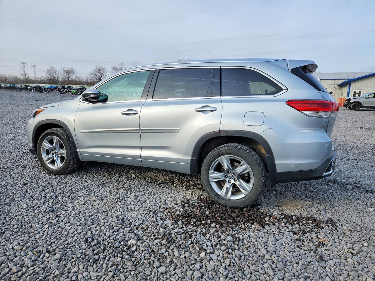 2018 TOYOTA HIGHLANDER LIMITED photo 3