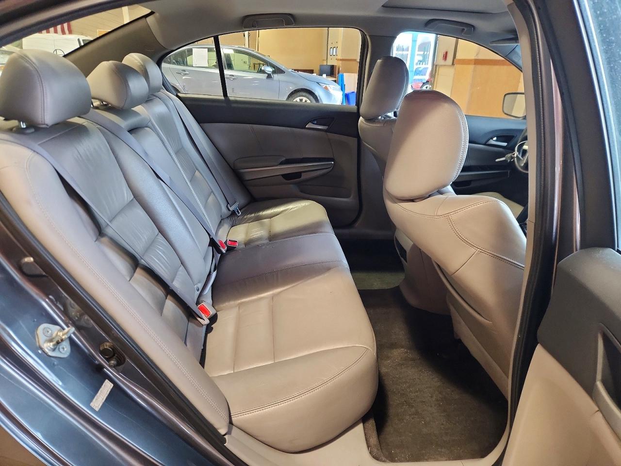 2010 HONDA ACCORD photo 19