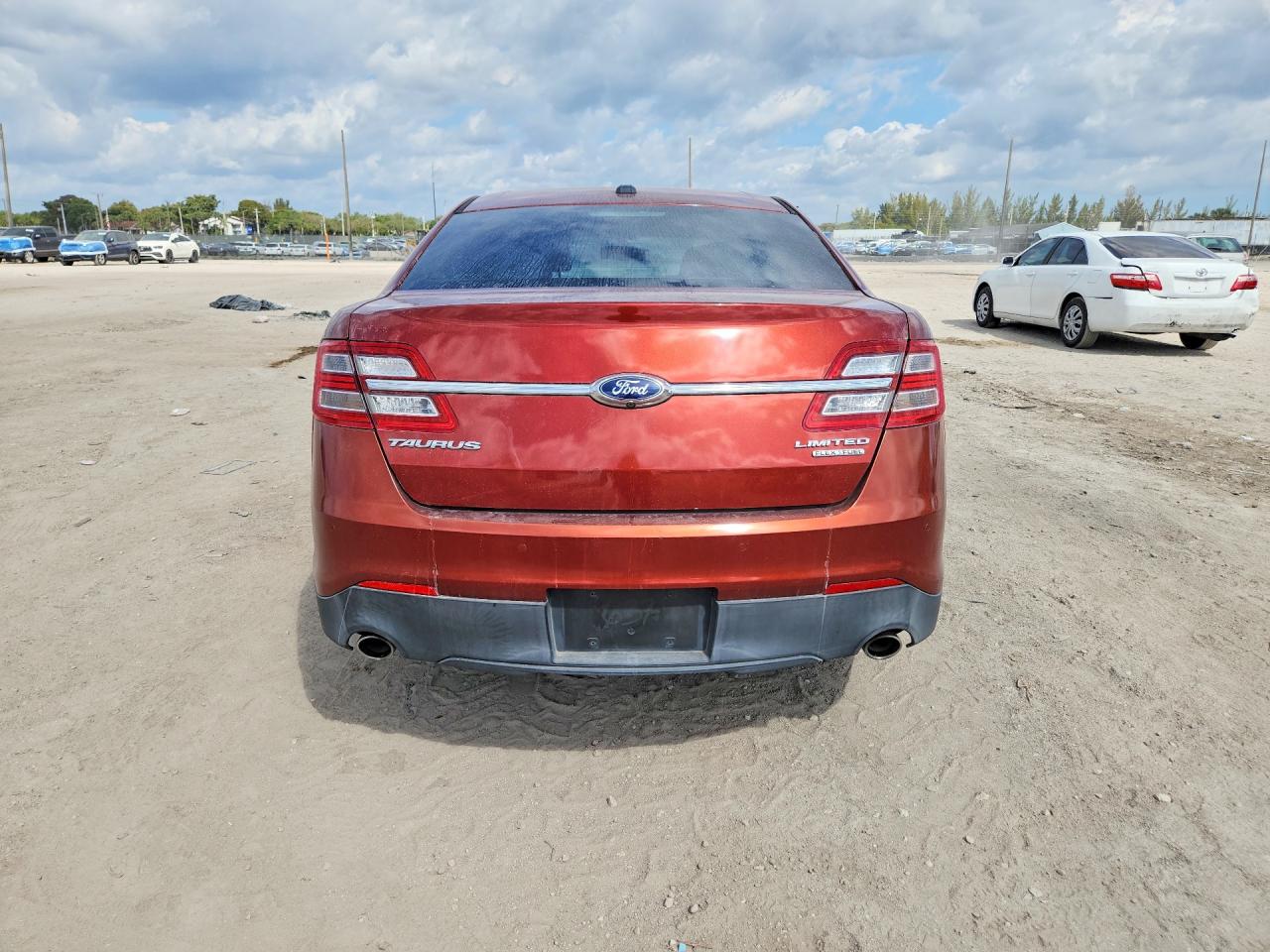 2014 FORD TAURUS LIMITED photo 11
