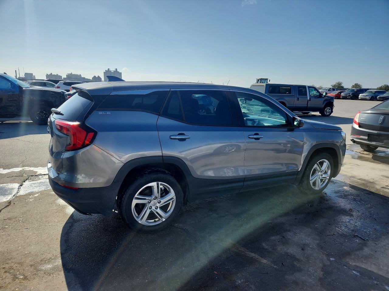 2018 GMC TERRAIN SLE photo 3