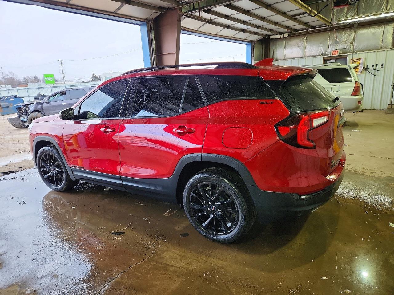 2024 GMC TERRAIN SLT photo 2