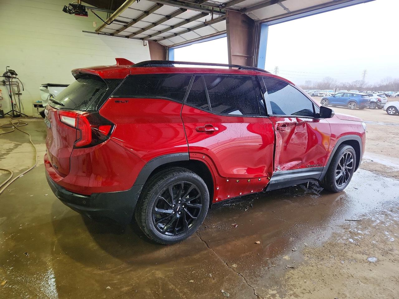 2024 GMC TERRAIN SLT photo 3