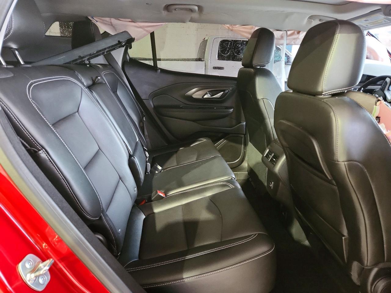 2024 GMC TERRAIN SLT photo 11