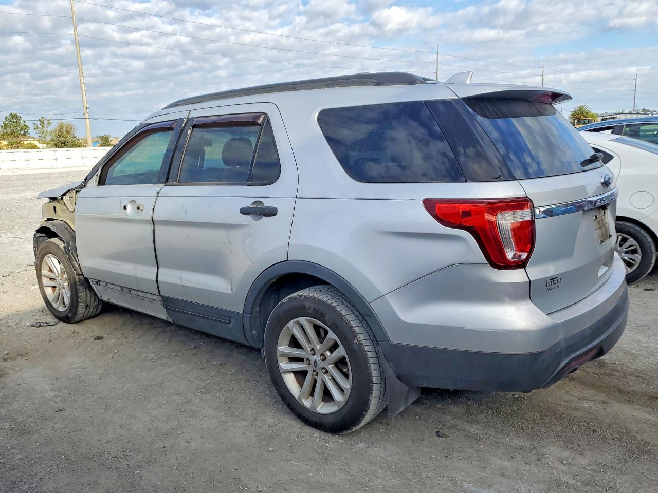 2017 FORD EXPLORER photo 3