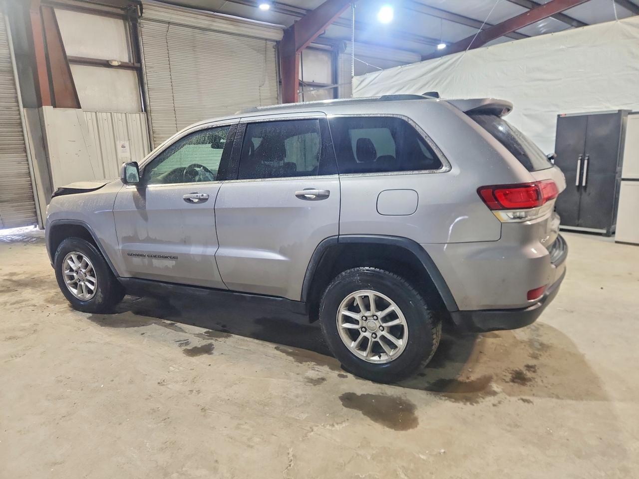 2020 JEEP GRAND CHEROKEE LAREDO photo 2