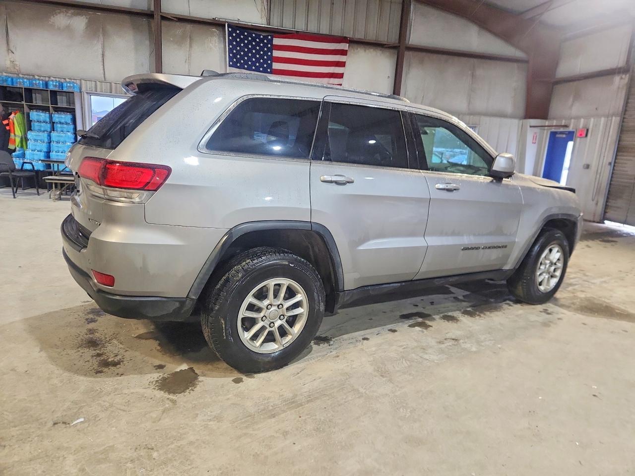 2020 JEEP GRAND CHEROKEE LAREDO photo 3