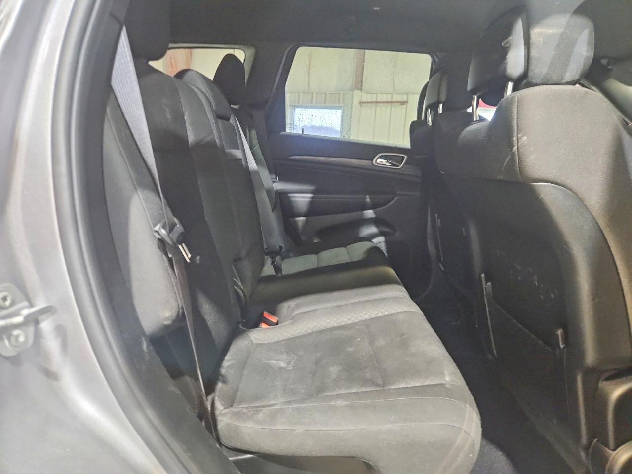 2020 JEEP GRAND CHEROKEE LAREDO photo 11