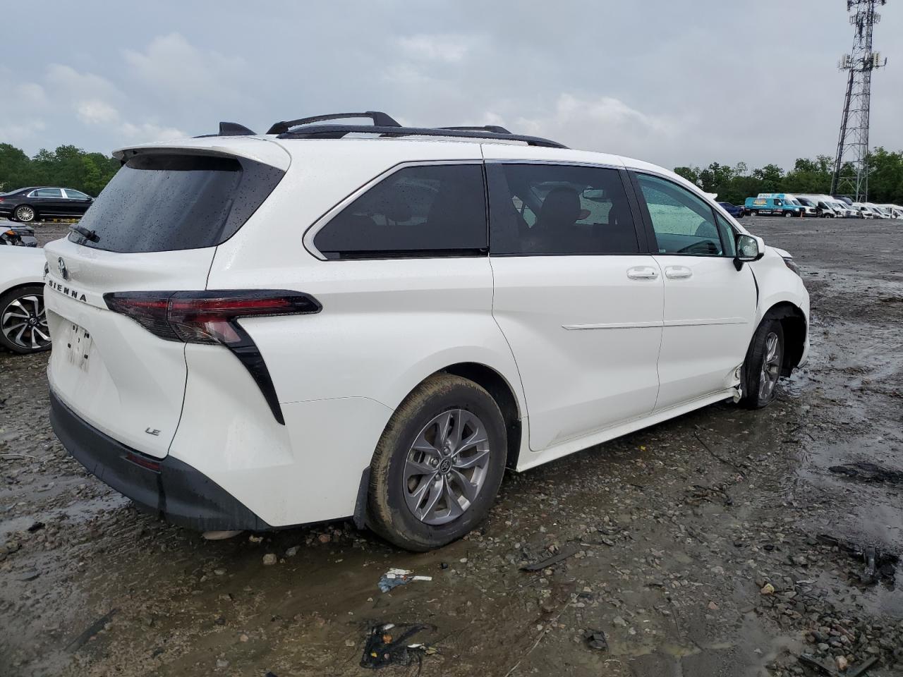 2025 TOYOTA SIENNA LE photo 7