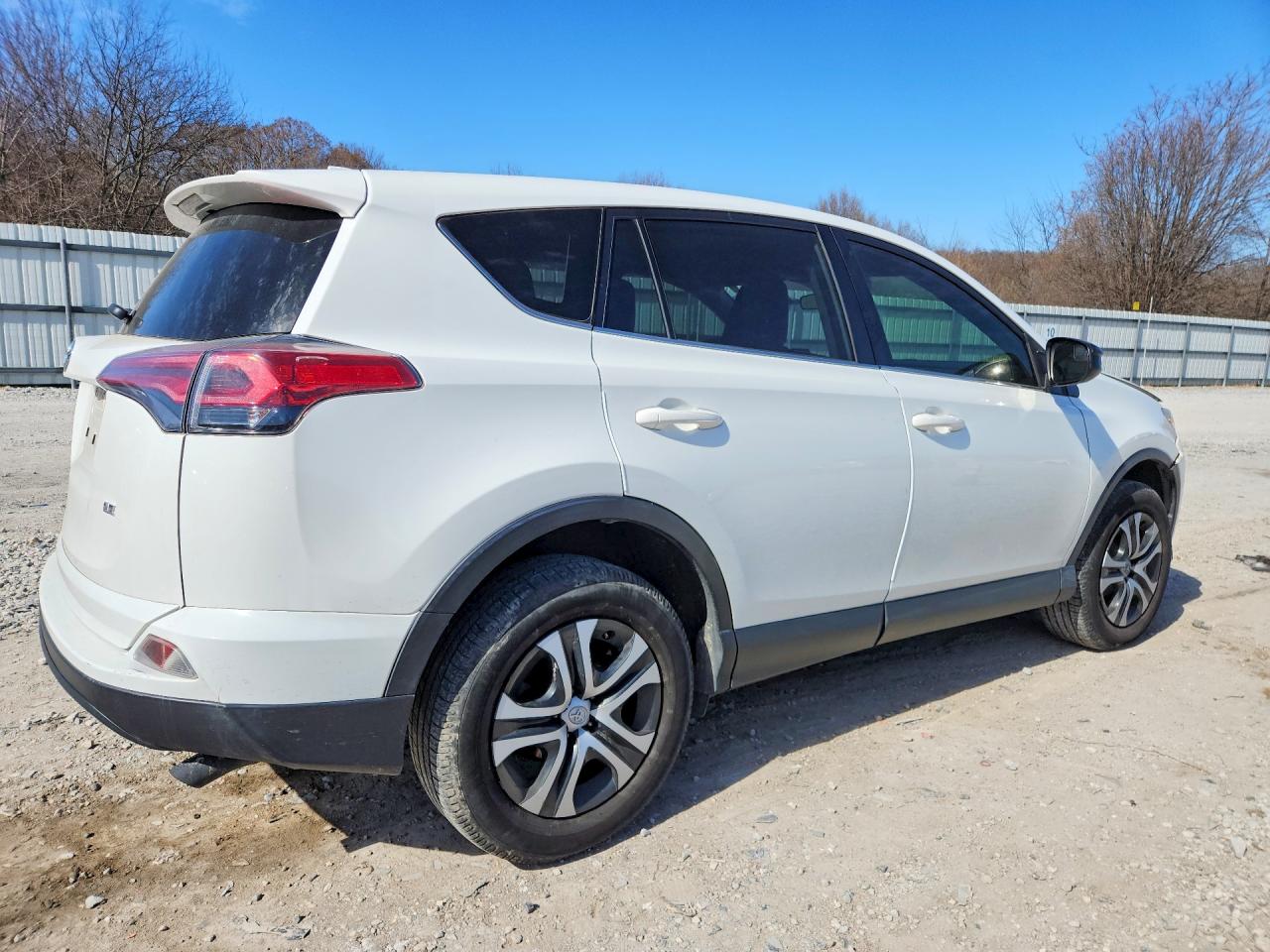 2018 TOYOTA RAV4 LE photo 3