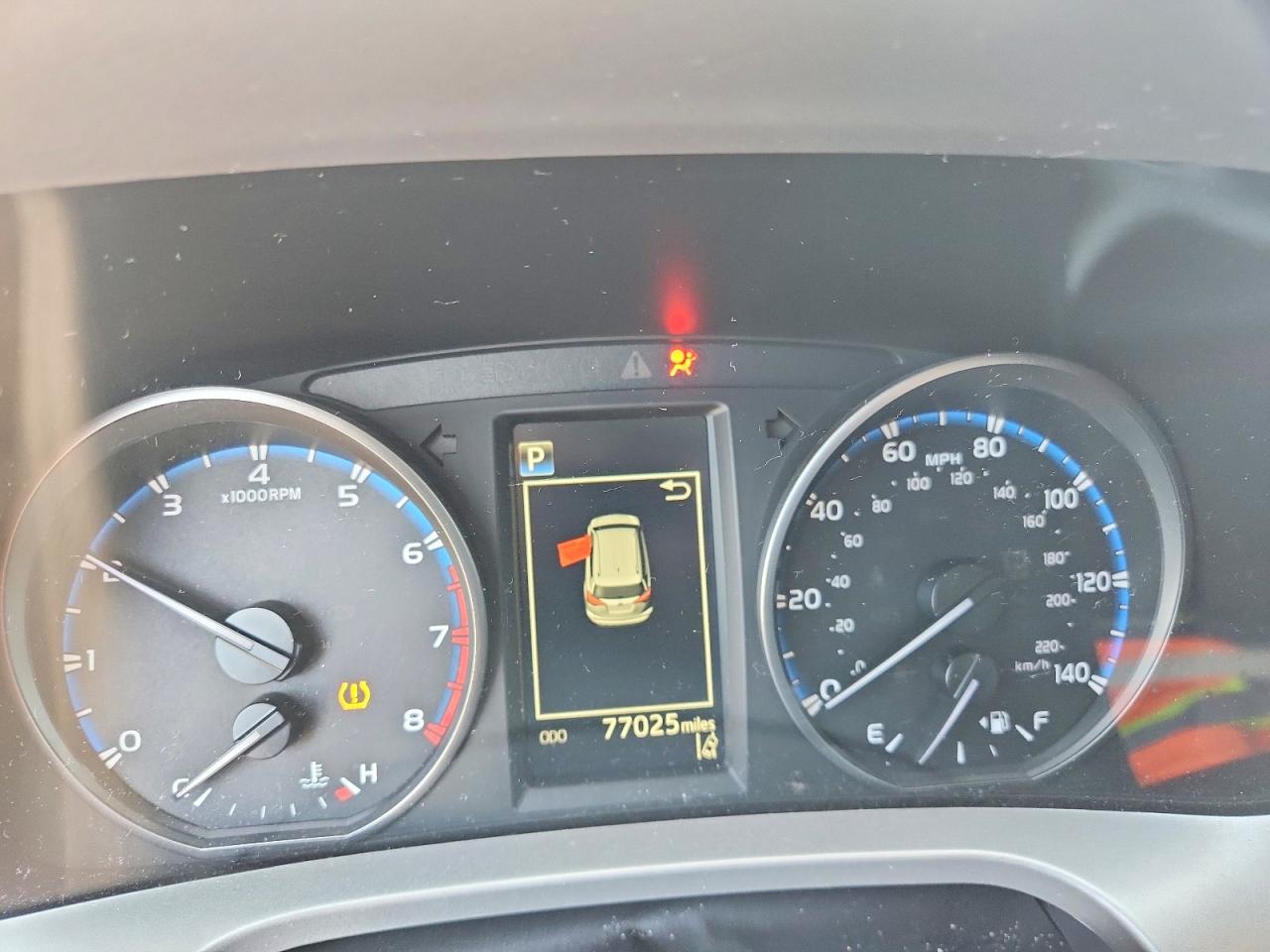 2018 TOYOTA RAV4 LE photo 9