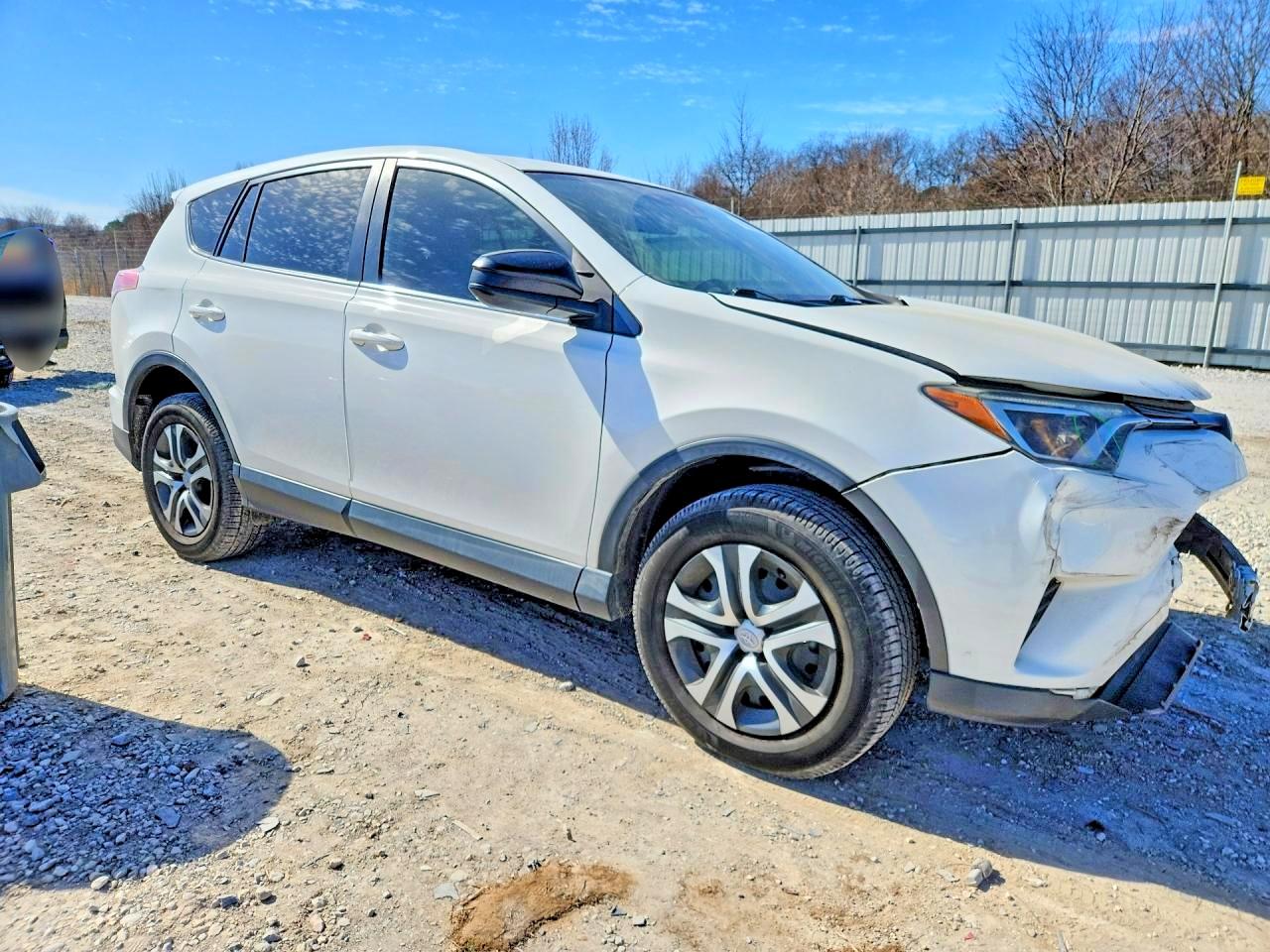 2018 TOYOTA RAV4 LE photo 4