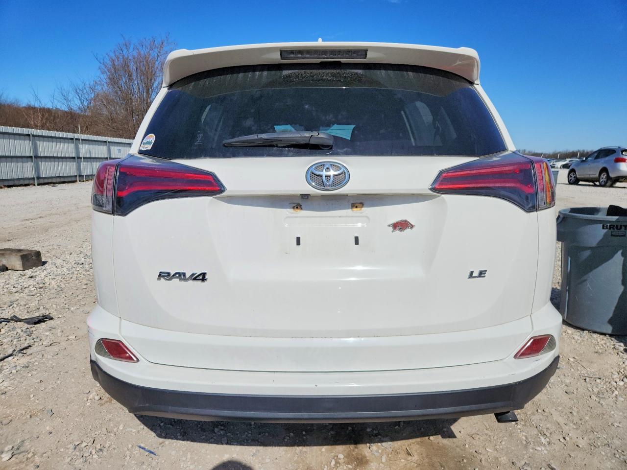 2018 TOYOTA RAV4 LE photo 6