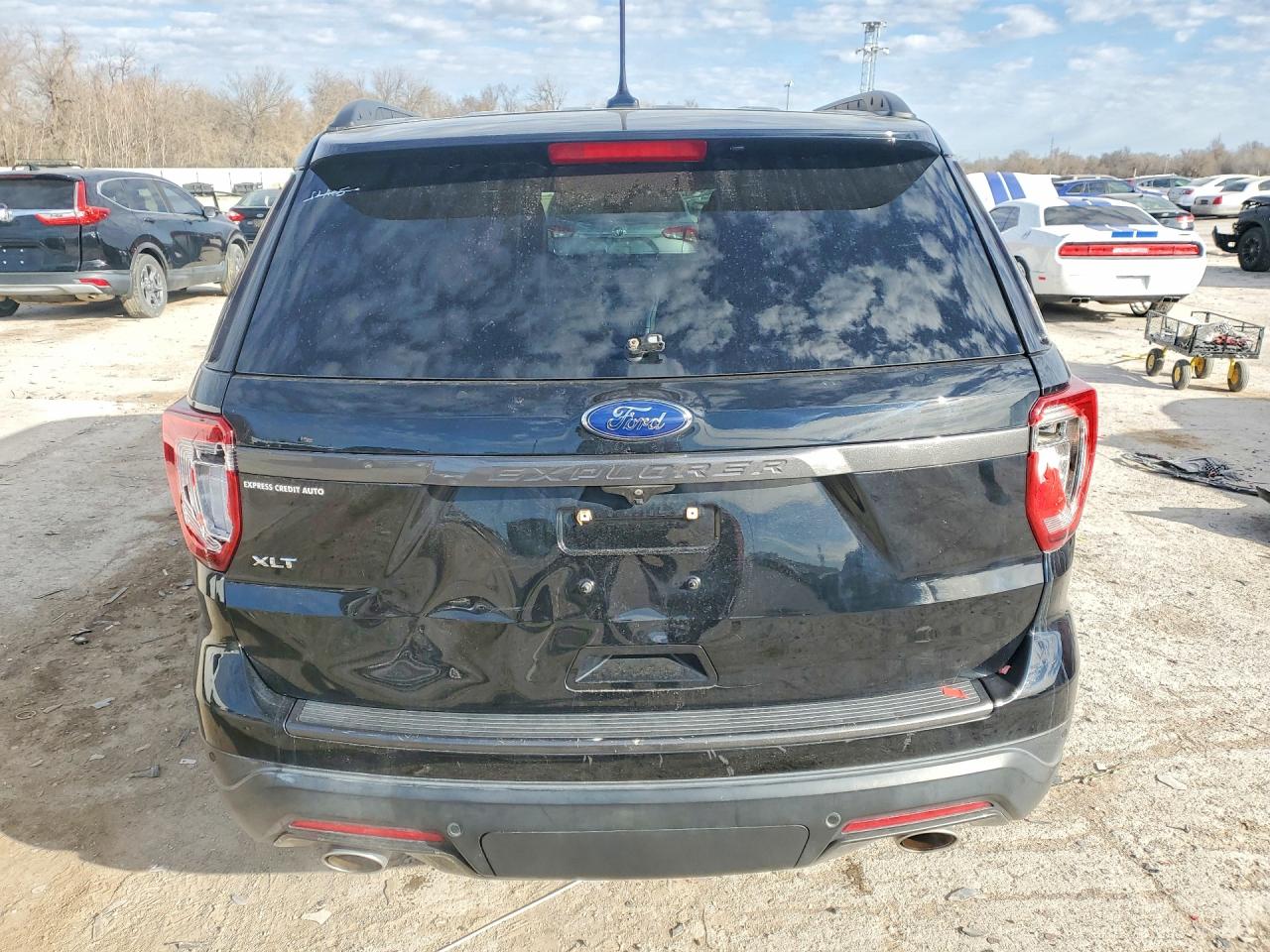 2018 FORD EXPLORER XLT photo 11